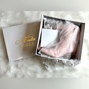 Pink western cowboy cowgirl boots. Style is Western Vibez.   NIB